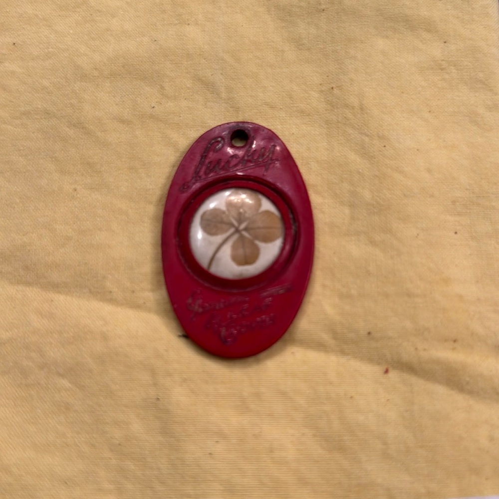 Vintage 1970’s Lucky 🍀 Genuine 4 Leaf Clover retro key chain or anything smile